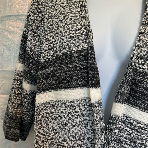 Lane Bryant plus size Open Front Cardigan. Super Soft Popcorn Texture - Picture 5 of 9